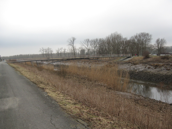 Fiets- en voetgangersbrug aan het Zennegat