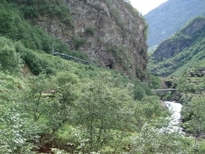 Tunnel-brug-waterval