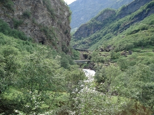 Tunnel-brug-waterval