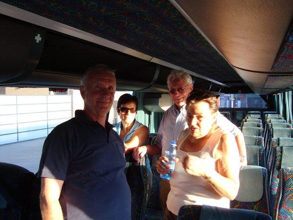 Walter ,Mia,Isa en Flor klaar voor het vertrek