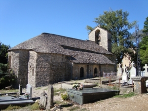 Kerk en kerkhof van St- Pierre-de-Tripiers