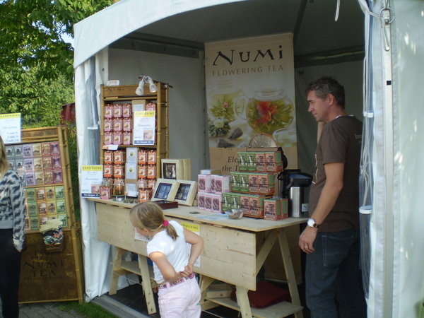 F=Dus deze n=man poogt het te verkopen.....