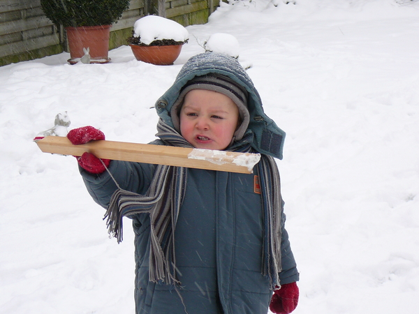 onze Bram in de sneeuw