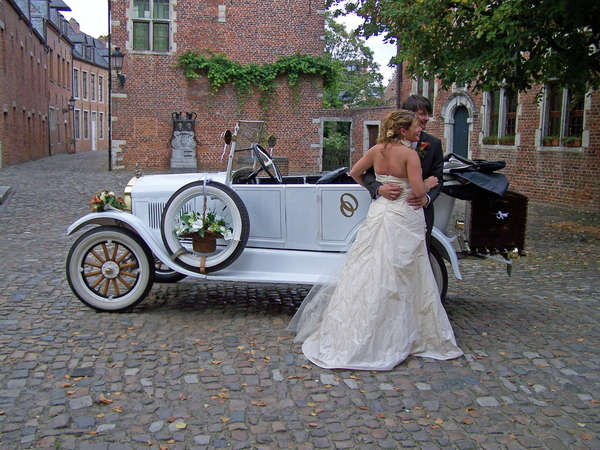 SCHERPENHEUVEL oldtimers te huur  BRUIDSWAGENS