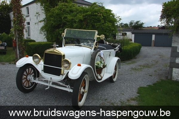 FORD Model T in PAJOTTENLAND rondritten