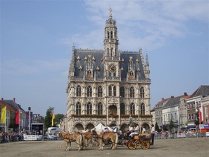 Poseren voor het stadhuis...