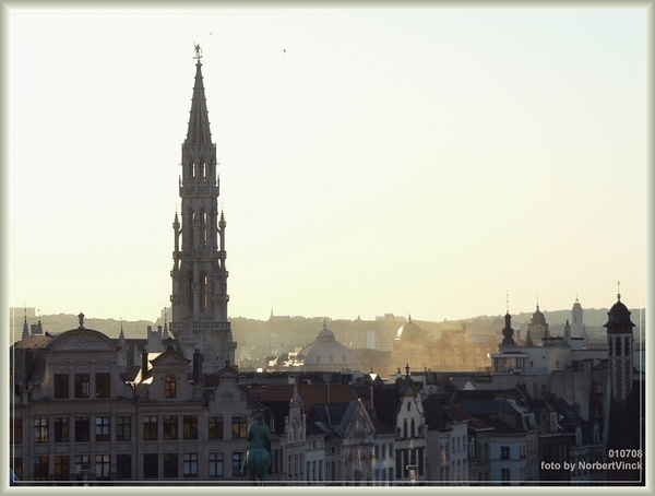 sized_P1760595a schemering boven brussel