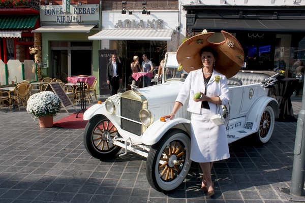 GINGELOM oldtimers bruidswagens te huur