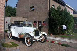 BILZEN bruidswagens ceremoniewagens oldtimers te huur