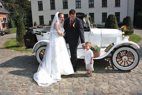 DIEPENBEEK bruidswagens ceremoniewagens oldtimers