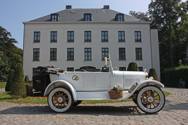 MAASTRICHT bruidswagens trouwautos oldtimers