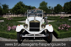 OLDTIMERS te BREE voor gemeentehuis