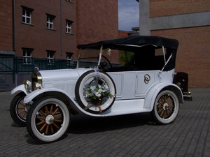 GEEL bruidswagens ceremoniewagens oldtimers te huur