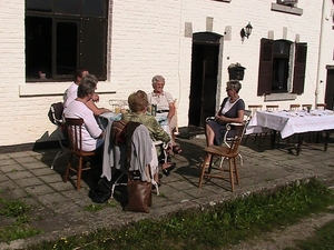 De tafel staat al gedekt