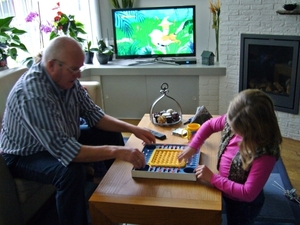 Amber samen met opa.