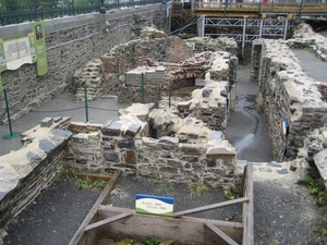 Archelologische site van het allereerste kasteel. De kelders