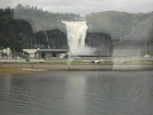 De waterval in 't passeren met de bus.