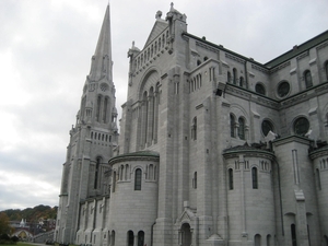 De zijgevel van de basiliek