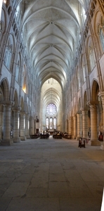 2009_08_23 018AB-pano Laon - kathedraal binnen