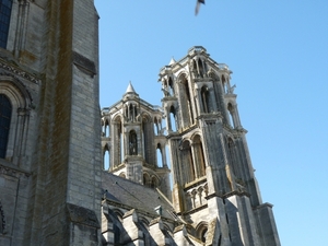 2009_08_23 032 Laon - kathedraal buiten