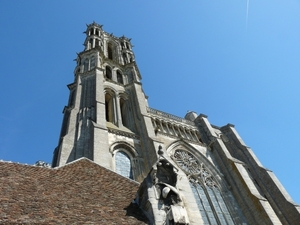 2009_08_23 040 Laon - kathedraal buiten