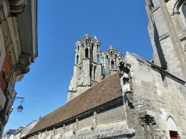 2009_08_23 041 Laon - kathedraal buiten