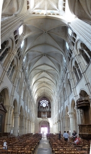 2009_08_23 055ABC-pano Laon - kathedraal binnen