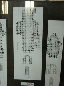 2009_08_23 060 Laon - kathedraal binnen - plattegrond Laon