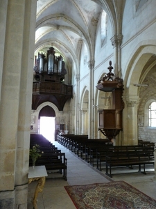 2009_08_23 075 dorp omgeving Reims - kerk binnen