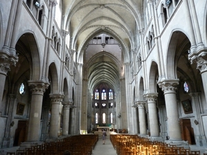 2009_08_24 081B Epernay - kerk - Mieke