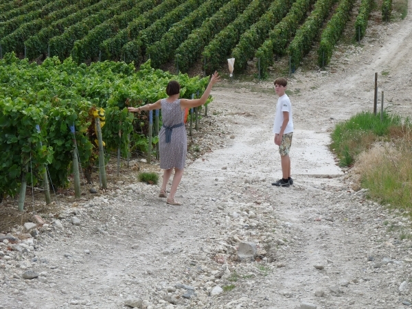 2009_08_24 103 Mutigny - wandeling door champagnevelden - Mieke e