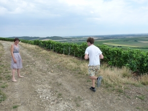 2009_08_24 111 Mutigny - wandeling door champagnevelden - Mieke e