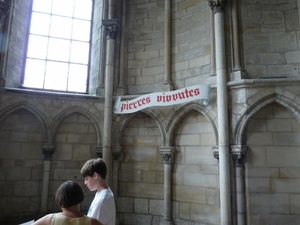 2009_08_25 011 Reims - basiliek - 'Pierres vivantes', Benno, Miek