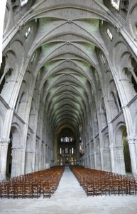 2009_08_25 018ABCD-pano Reims - basiliek