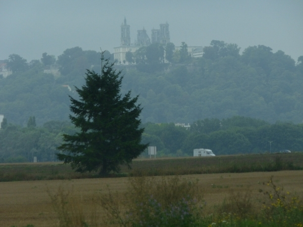 2009_08_25 024 Laon - uitzicht op kathedraal