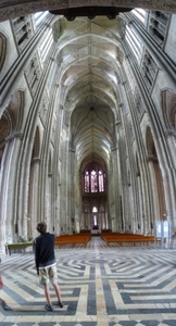 2009_08_25 038DEFG-pano Saint Quentin - kathedraal - Benno