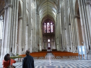 2009_08_25 038F Saint Quentin - kathedraal - Mieke, Benno