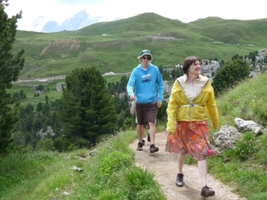 2009_07_09 017 Sellajoch (Passo Sella) - Mieke, Benno, Otto wande