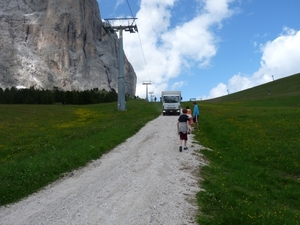 2009_07_09 037 Sellajoch (Passo Sella) - Mieke, Benno, Otto wande