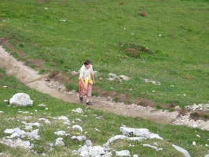 2009_07_09 056 Sellajoch (Passo Sella) - Mieke wandelt (close up)