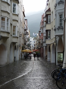 2009_07_09 090 Brixen (Bressanone) - uitzicht straat (met regenwo