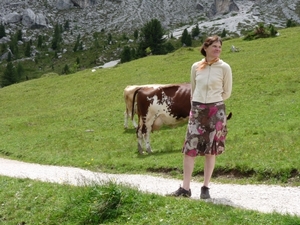 2009_07_10 050 Würzjoch (Passo delle Erbe) - Mieke bij rotsen, e