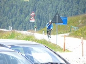 2009_07_10 066 Würzjoch (Passo delle Erbe) - Otto op de fiets (b