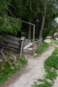 2009_07_11 061 Ritten - wandeling terug van Bad Siess - hek