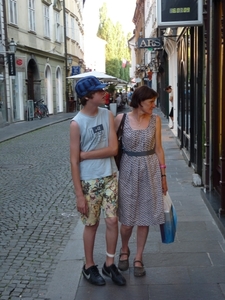 2009_07_16 036 Ljubljana - Mieke en Benno wandelen en kijken naar