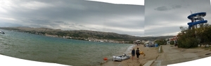 2009_07_18 006CDEF-pano-bis Pag stad - haven - uitzicht zee, berg