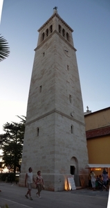 2009_07_20 038AB-pano Novigrad - restau - kerktoren