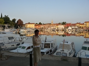 2009_07_23 002 Novigrad - haven en kerk - Mieke