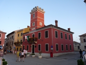 2009_07_23 110 Novigrad - mooi rood huis