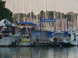 2009_07_24 060 Novigrad - boten, trampoline